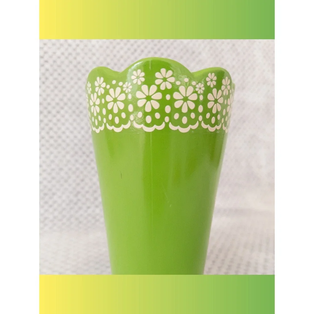 Scalloped Floral Lace Vase Green 7.5